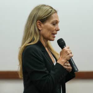 Lisa Medlin, HPU adjunct faculty member in criminal justice and guest speaker at HPU’s restorative justice seminar, answers a student question.