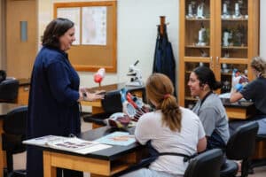 Dr. Hutchins leads a science lab during HPU’s Health Science Enrichment Workshop.